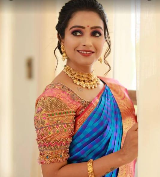 Soft glam saree look